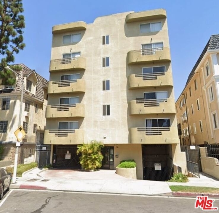 420 S Harvard Boulevard - Photo 0