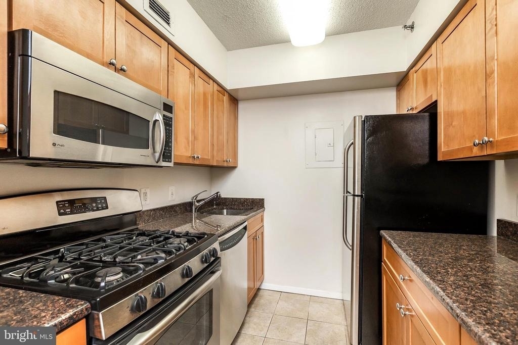 4801 Fairmont Avenue - Photo 4