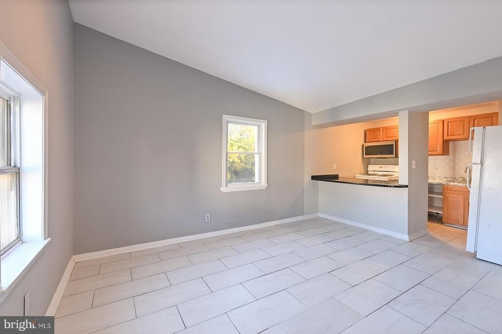 1436 W Baltimore Street - Photo 0