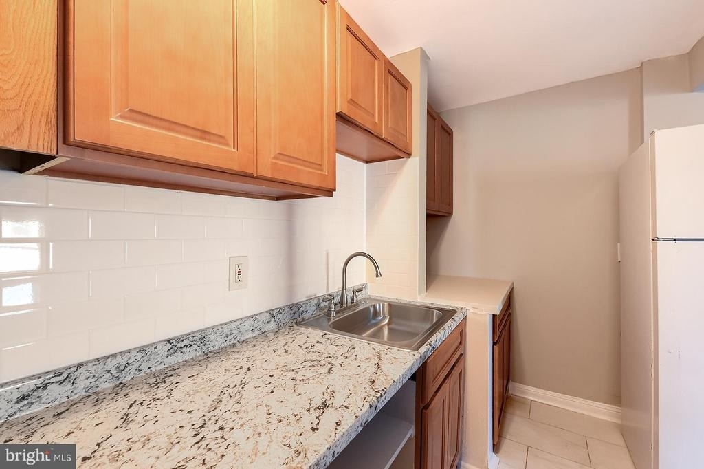 1436 W Baltimore Street - Photo 6
