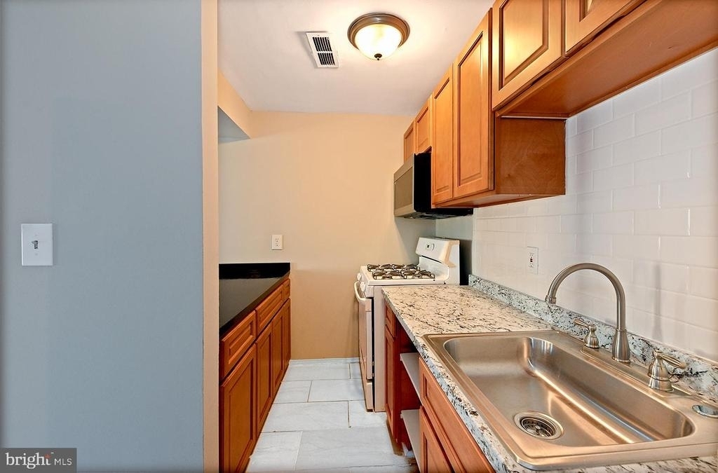 1436 W Baltimore Street - Photo 5