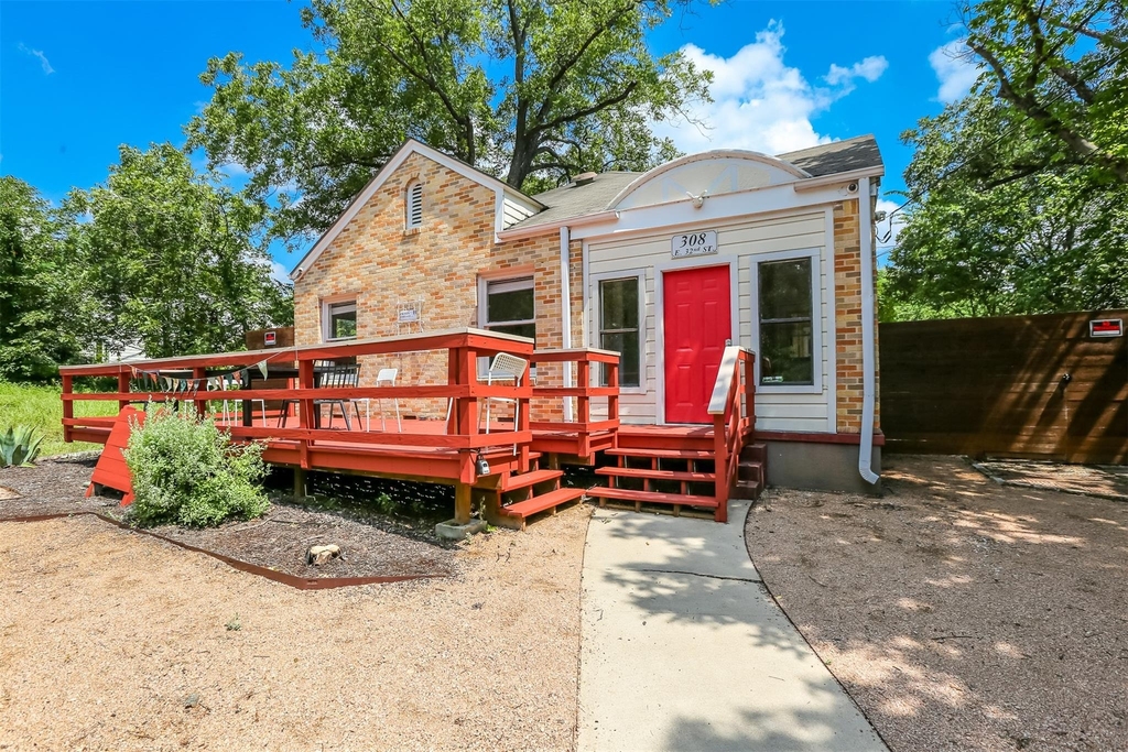 308 E 32nd St - Photo 23