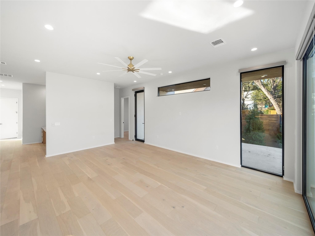 2107 Brackenridge St - Photo 16