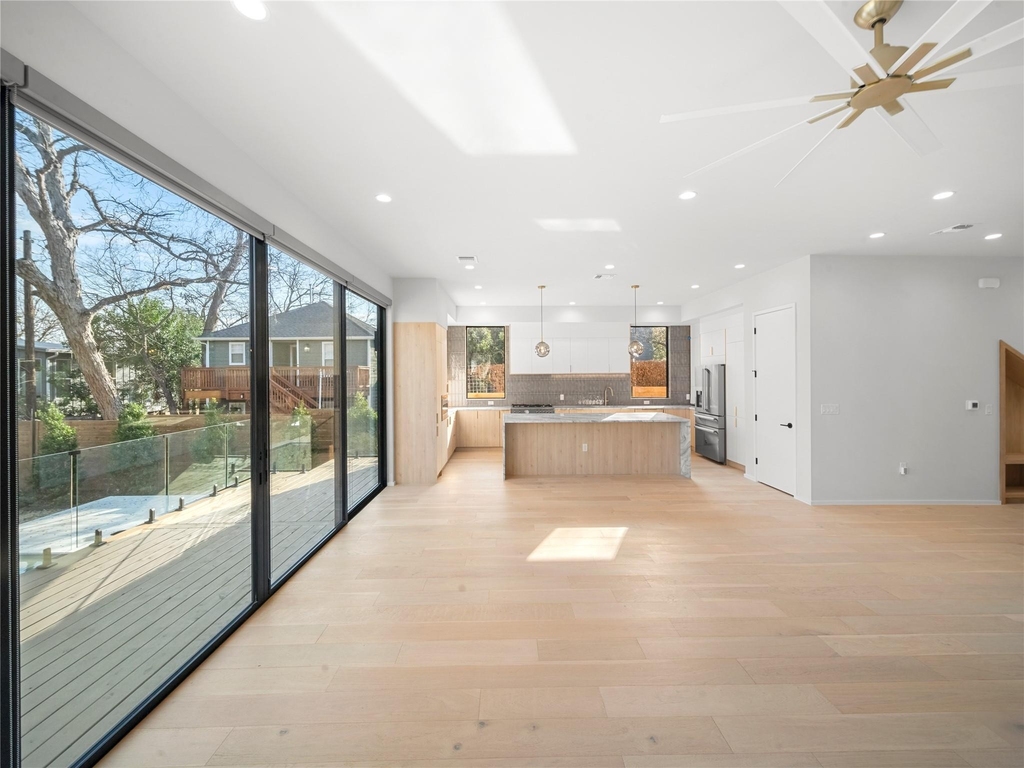 2107 Brackenridge St - Photo 9