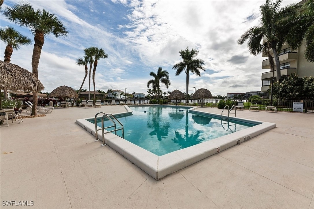 591 Seaview Court - Photo 14