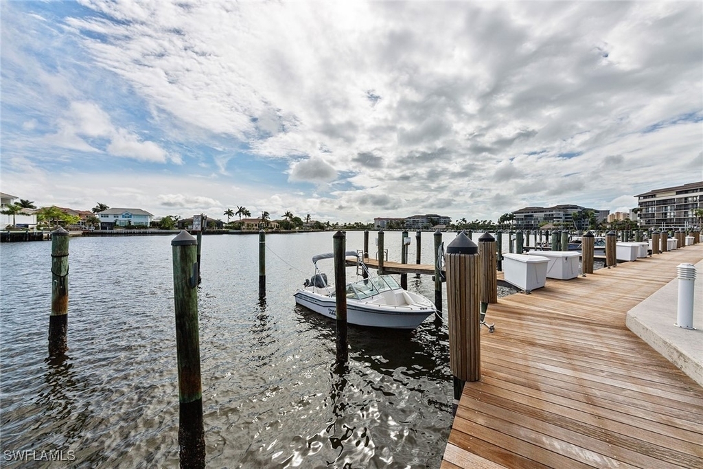 591 Seaview Court - Photo 15