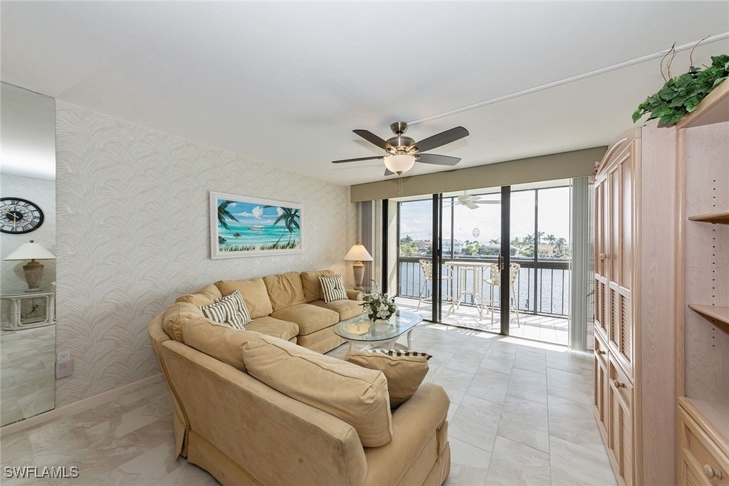 591 Seaview Court - Photo 3