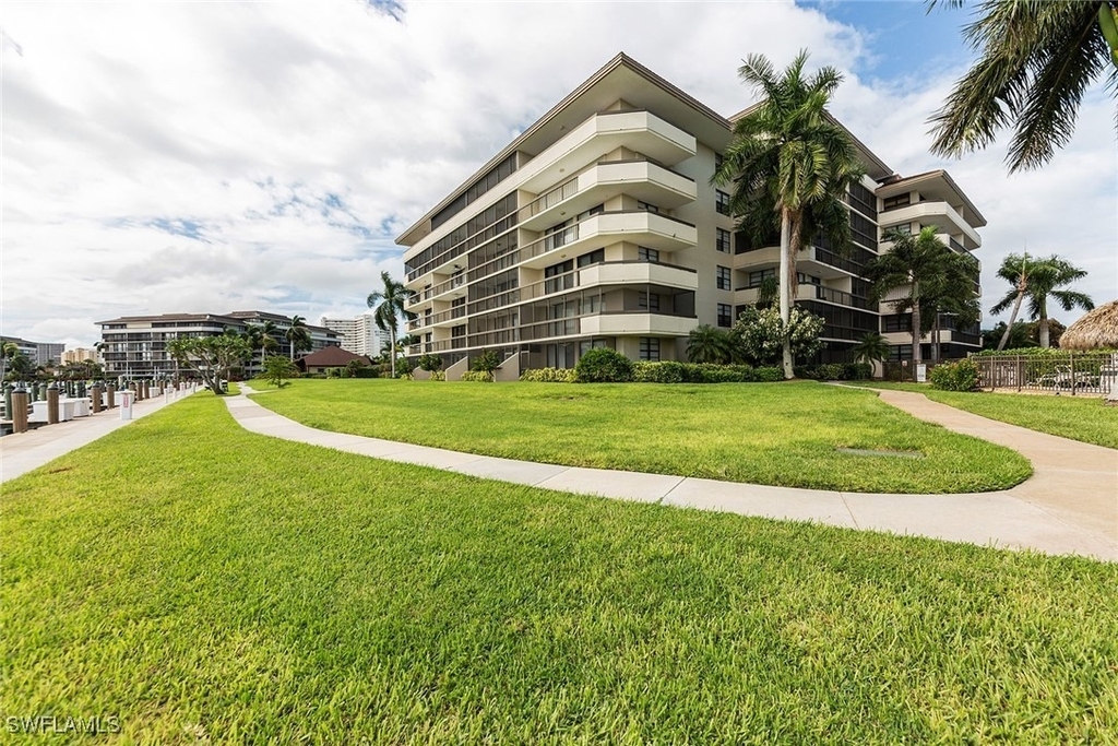 591 Seaview Court - Photo 1