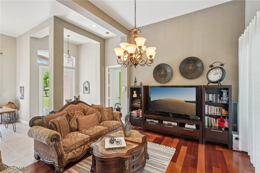 2621 Golden Gate Boulevard W - Photo 7