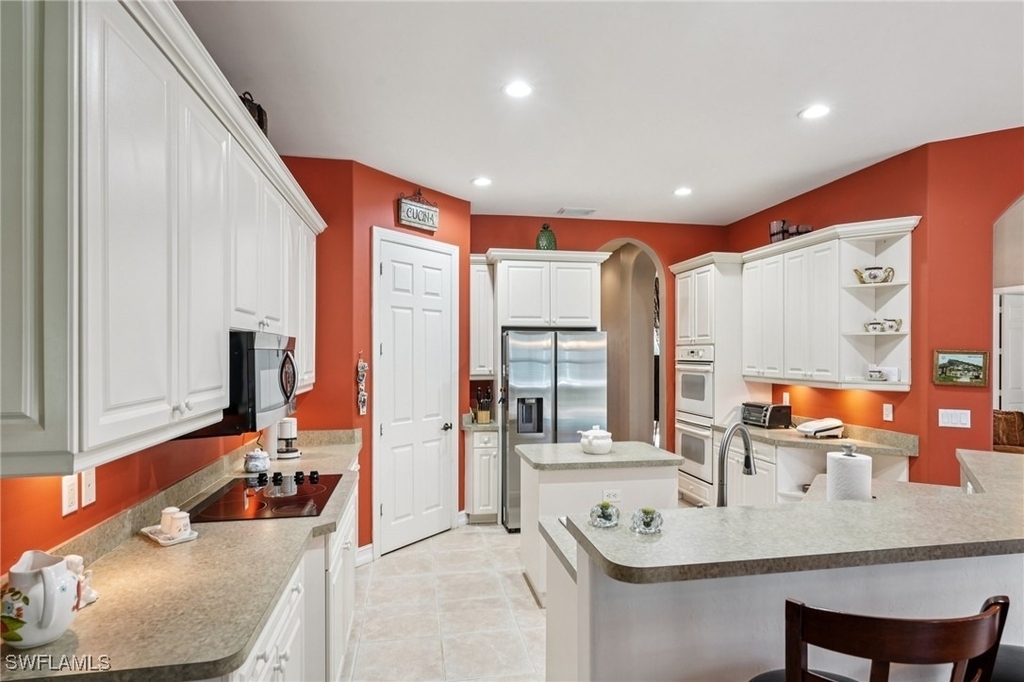 2621 Golden Gate Boulevard W - Photo 17