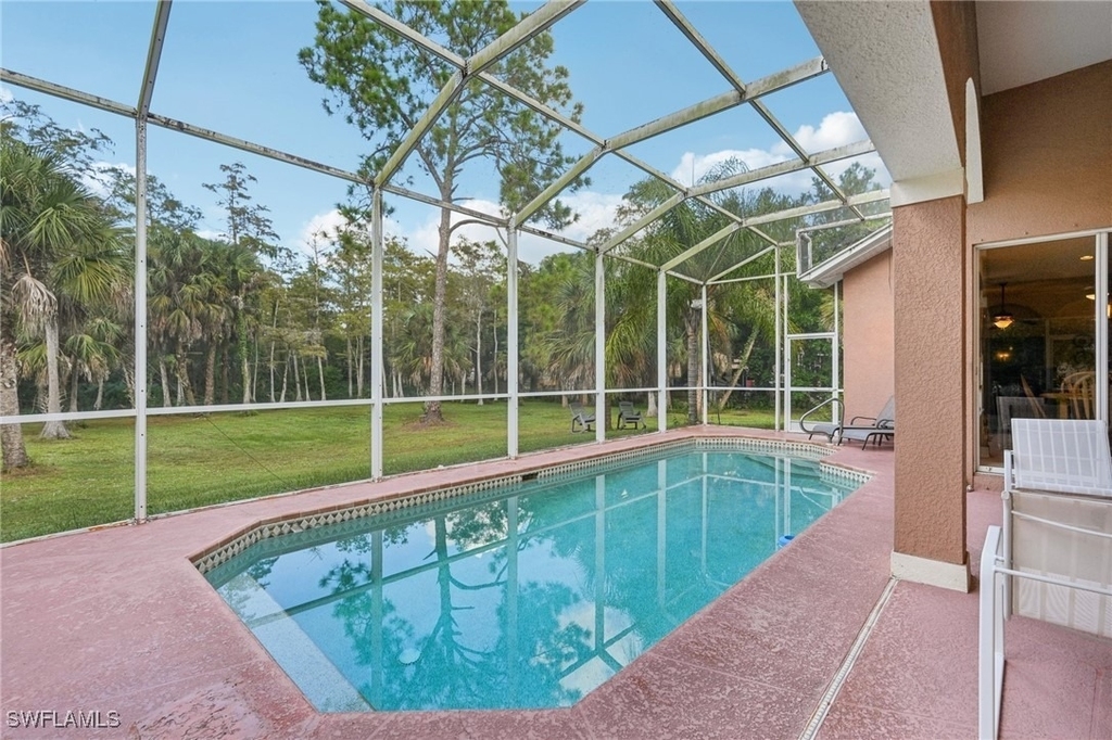 2621 Golden Gate Boulevard W - Photo 33