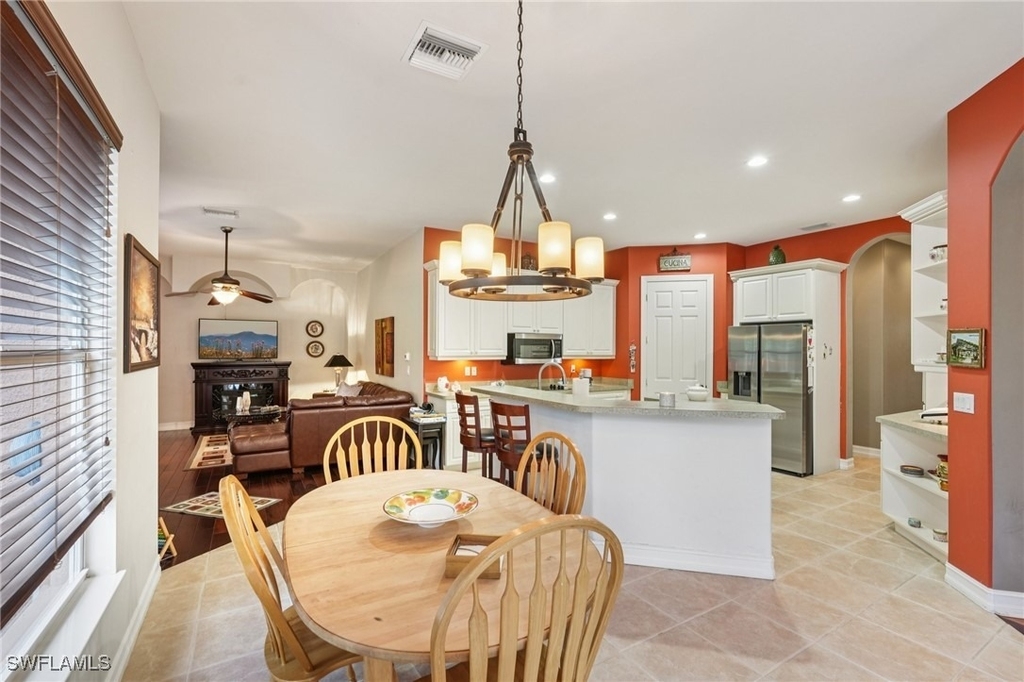 2621 Golden Gate Boulevard W - Photo 9