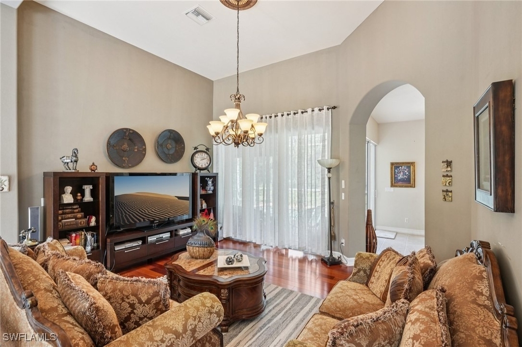 2621 Golden Gate Boulevard W - Photo 3