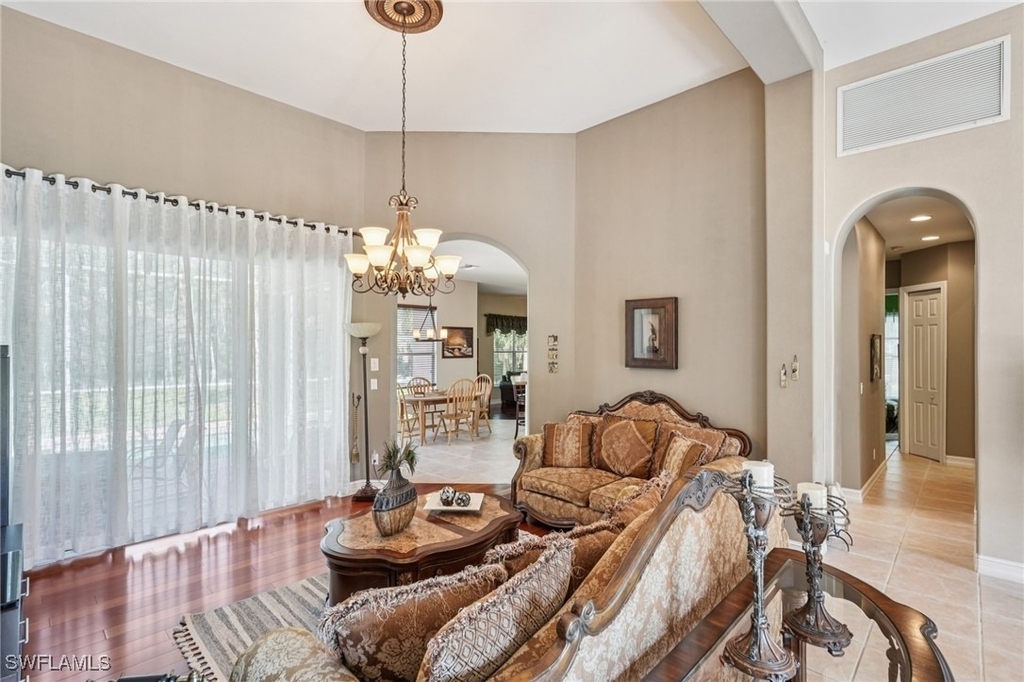 2621 Golden Gate Boulevard W - Photo 6