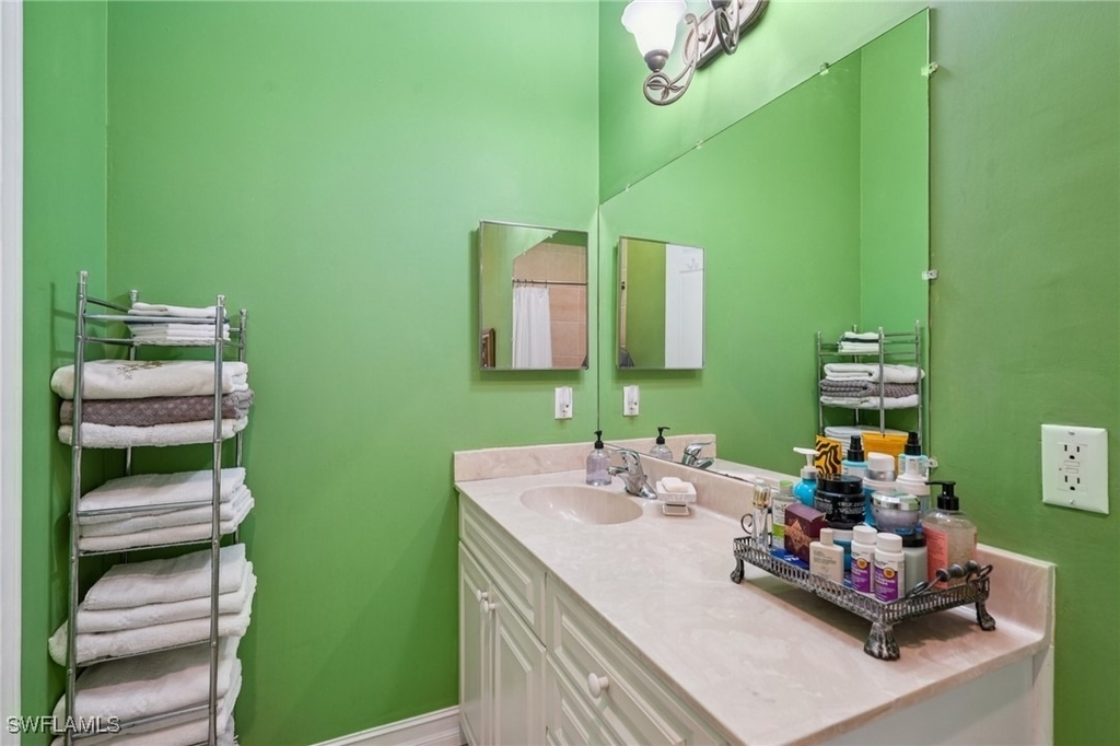 2621 Golden Gate Boulevard W - Photo 28