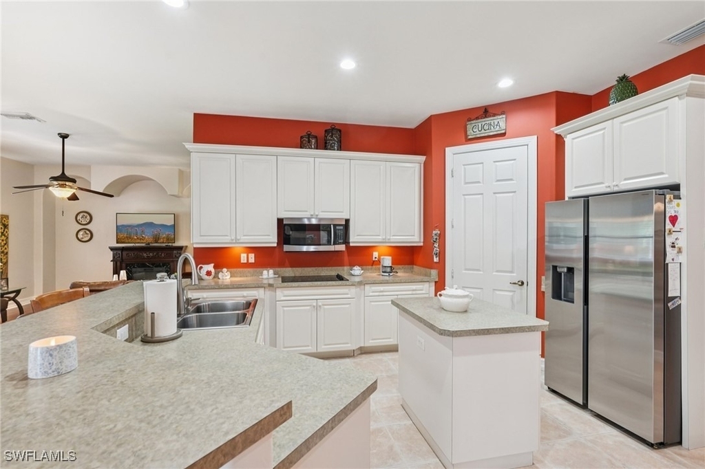 2621 Golden Gate Boulevard W - Photo 16