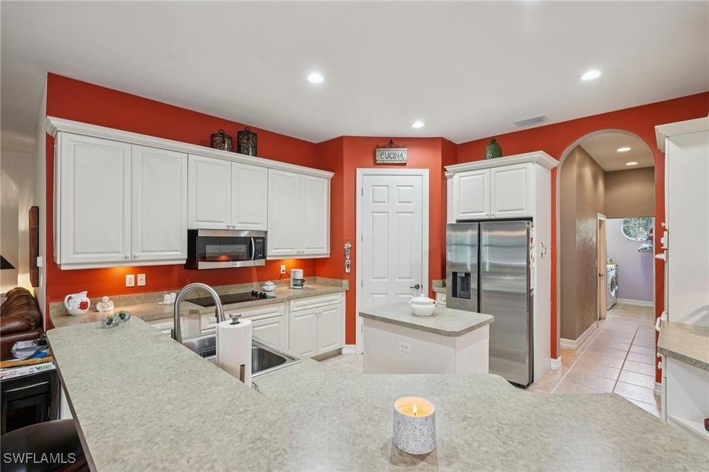 2621 Golden Gate Boulevard W - Photo 10