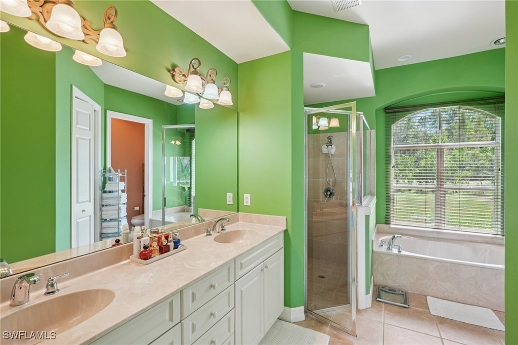 2621 Golden Gate Boulevard W - Photo 21