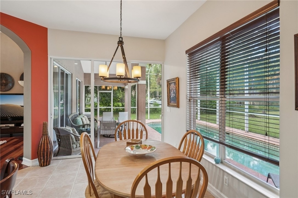 2621 Golden Gate Boulevard W - Photo 8