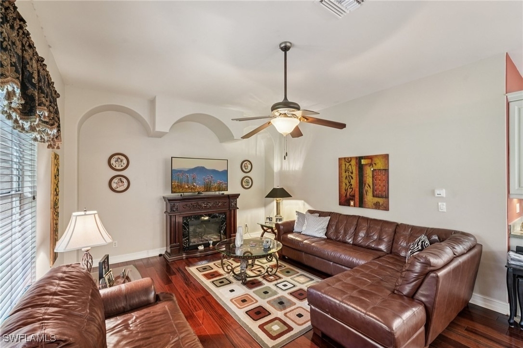 2621 Golden Gate Boulevard W - Photo 12