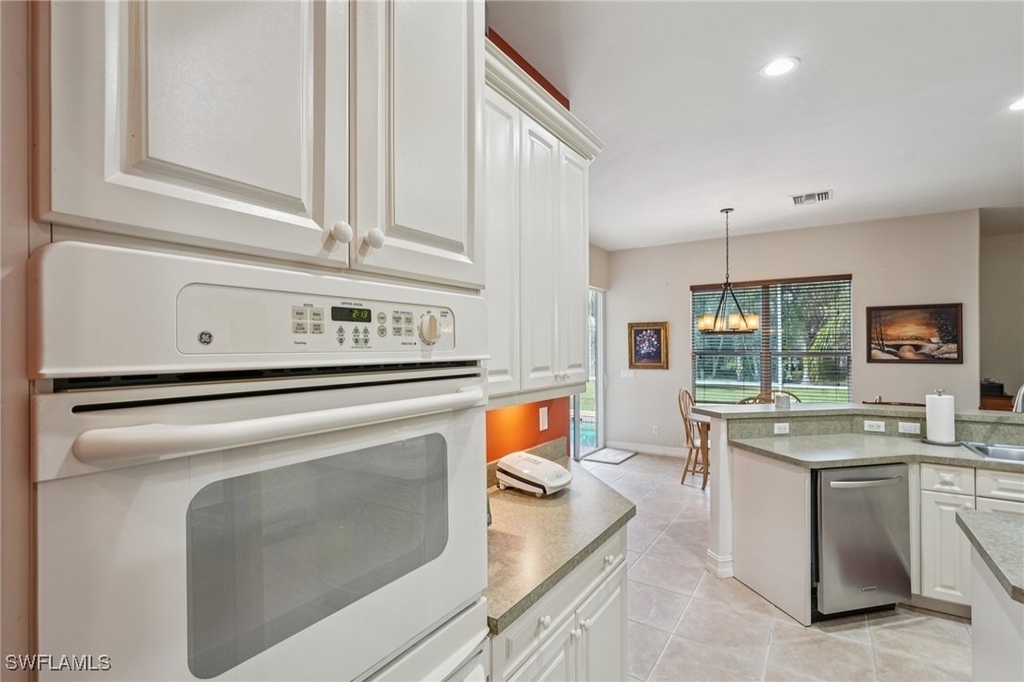 2621 Golden Gate Boulevard W - Photo 15