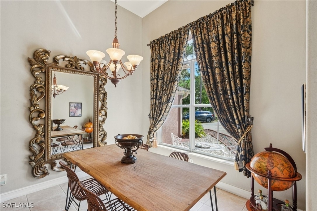 2621 Golden Gate Boulevard W - Photo 4