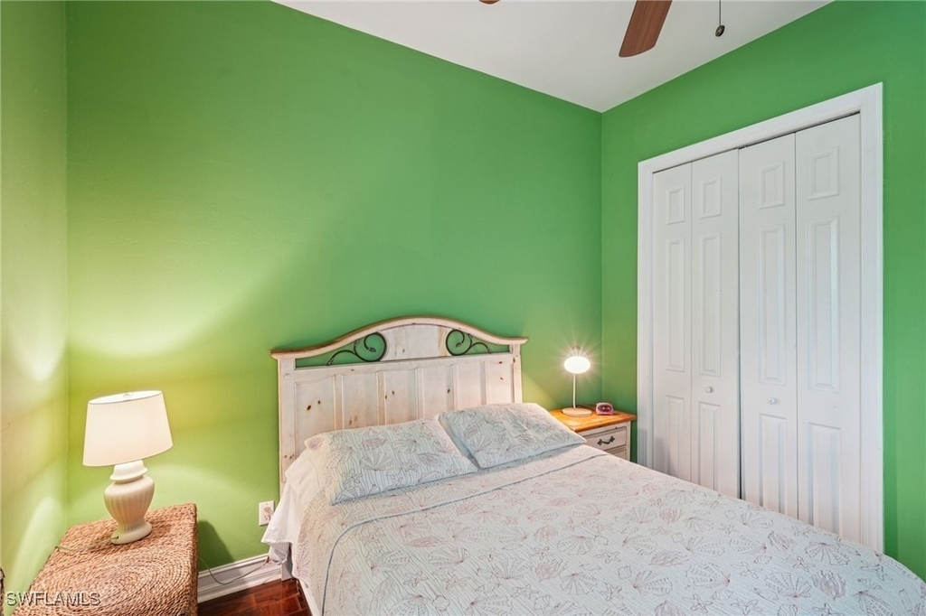 2621 Golden Gate Boulevard W - Photo 32