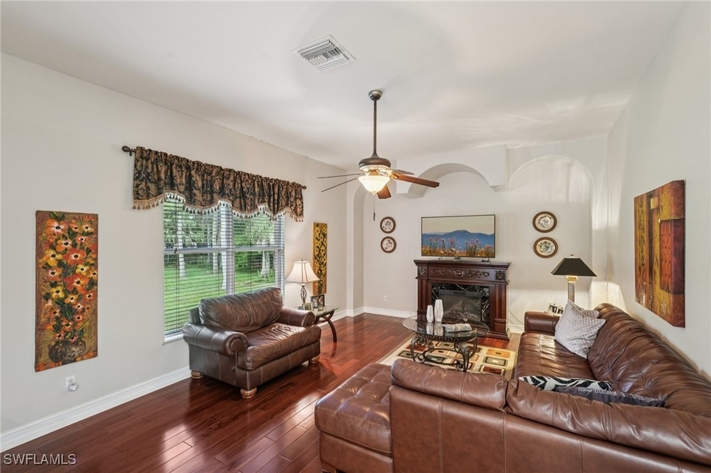 2621 Golden Gate Boulevard W - Photo 11