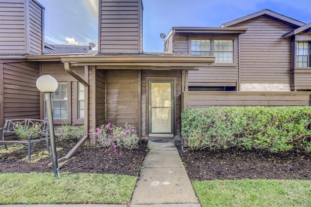 2611 Grants Lake Boulevard - Photo 2