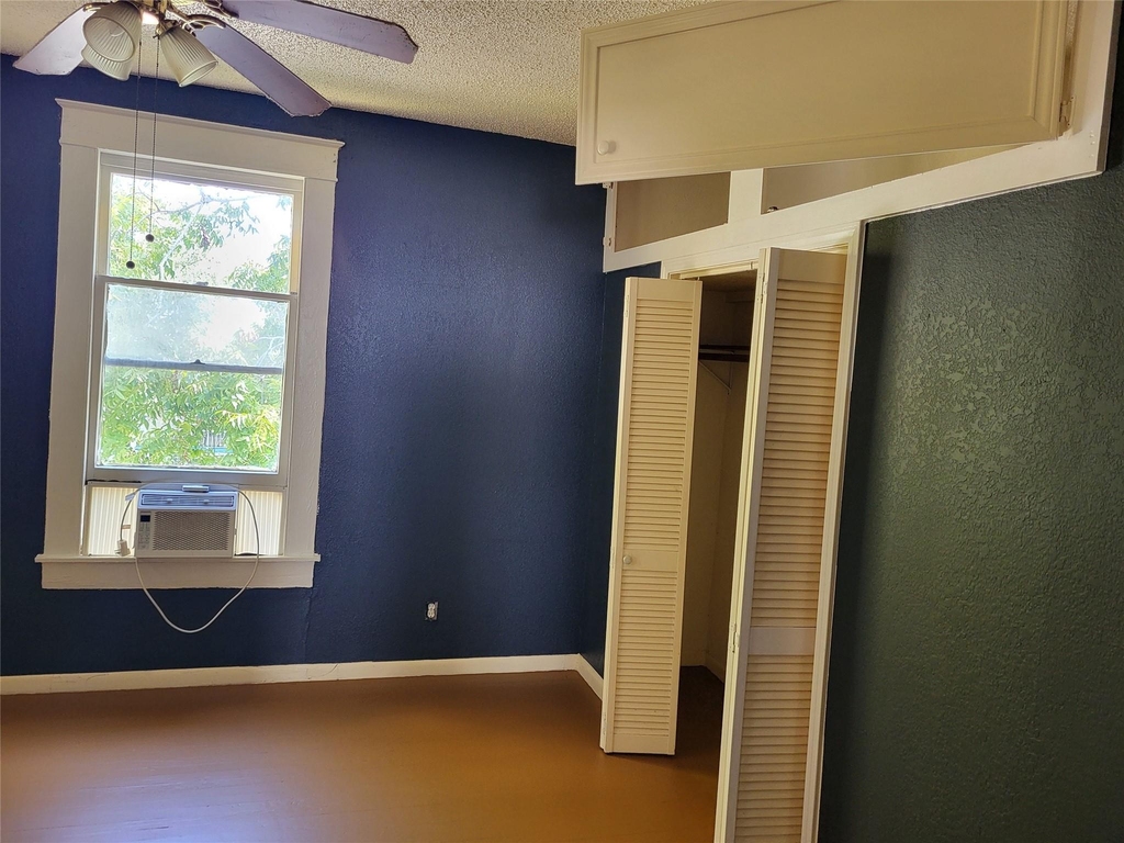 4401 Avenue Q 1/2 - Photo 7