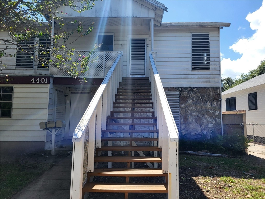 4401 Avenue Q 1/2 - Photo 0