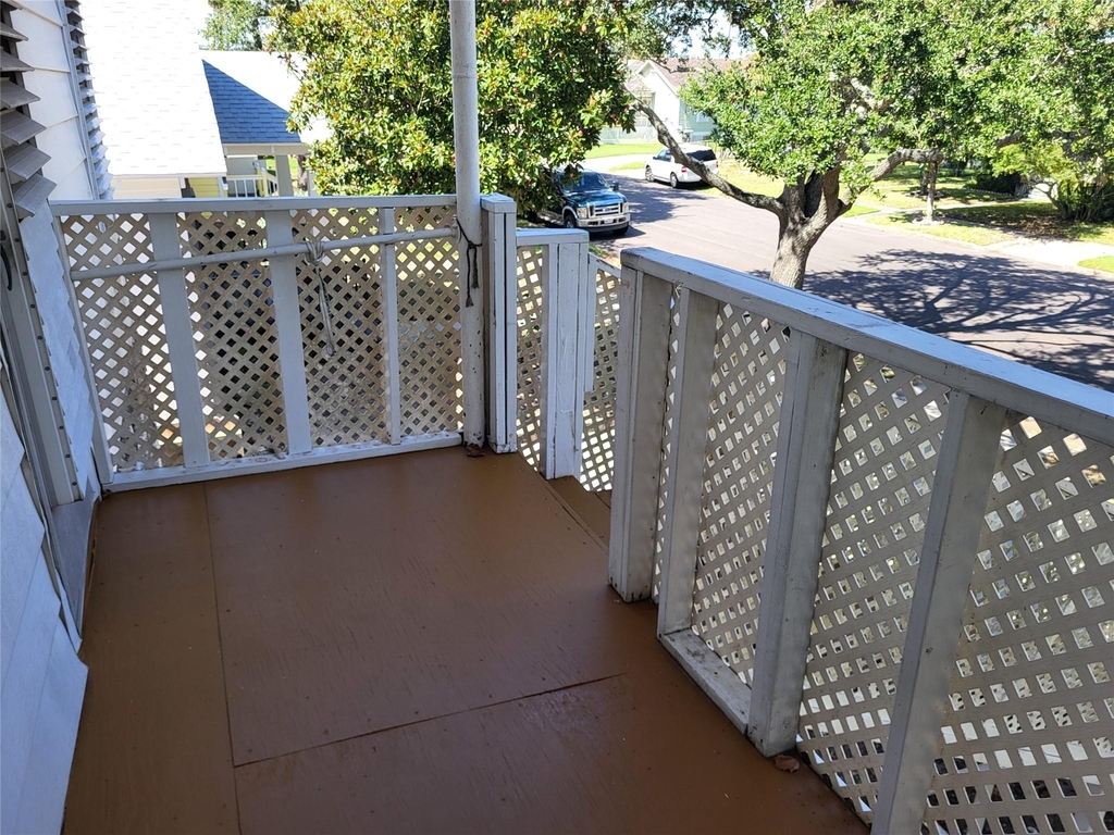 4401 Avenue Q 1/2 - Photo 1