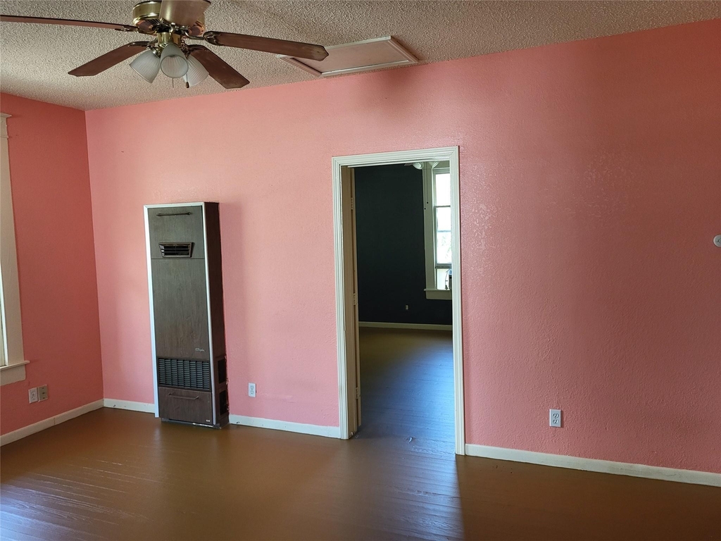 4401 Avenue Q 1/2 - Photo 4