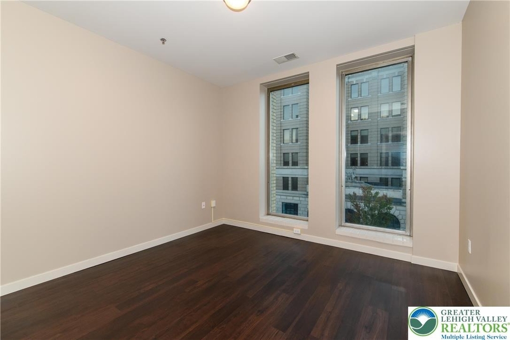 16 Centre Square - Photo 14