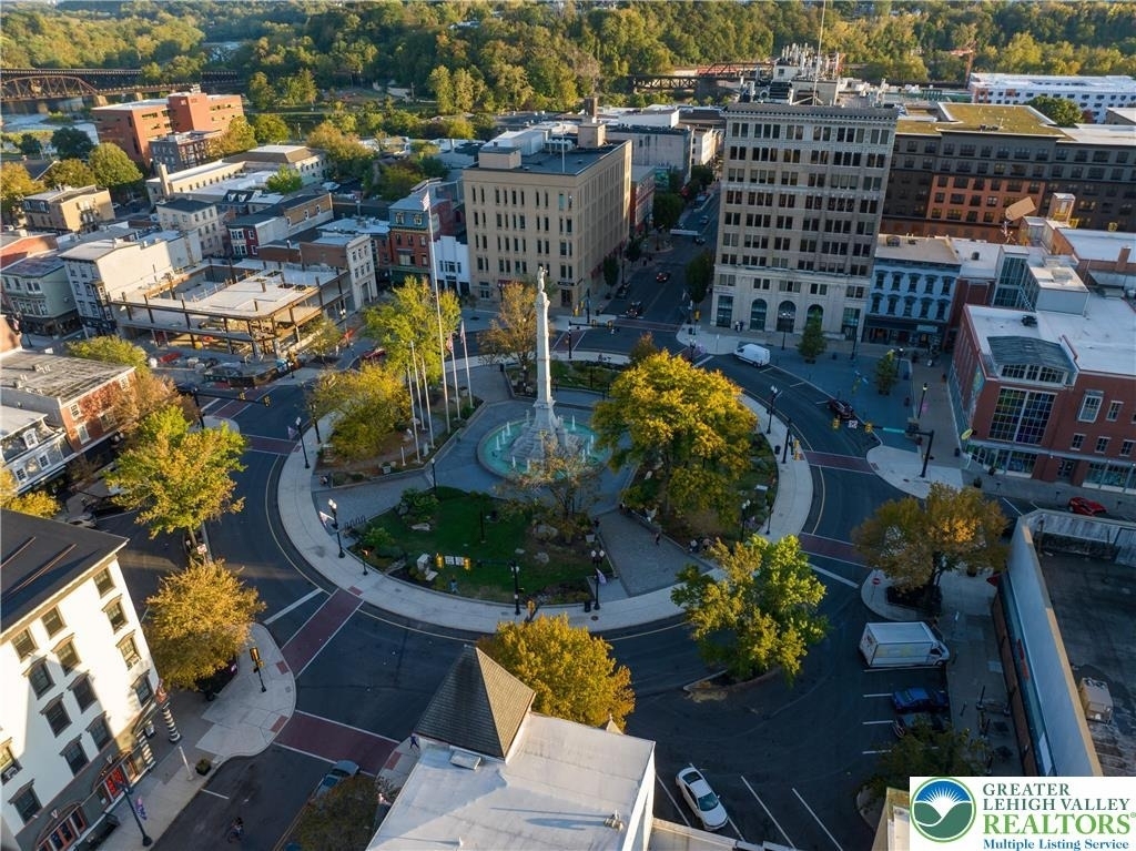 16 Centre Square - Photo 1