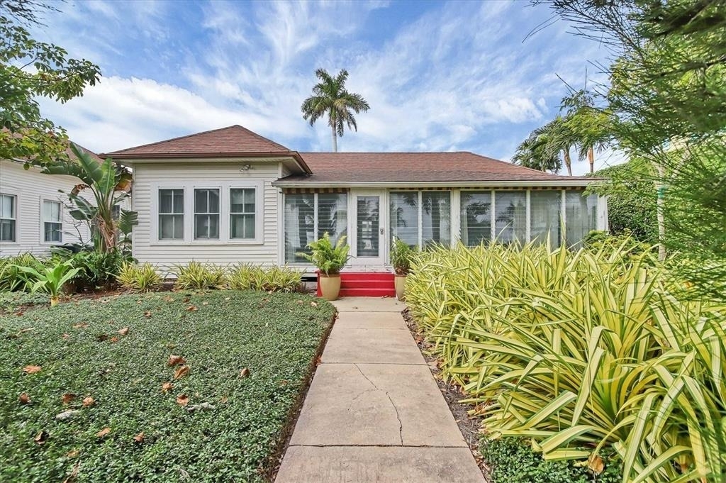 241 Gilchrist Avenue - Photo 0