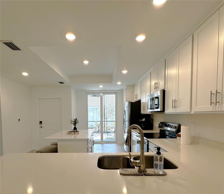 14221 Heritage Landing Boulevard - Photo 4