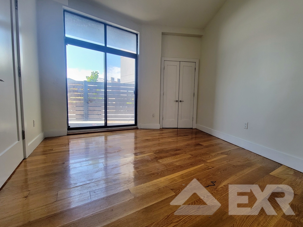 55-27 Myrtle Avenue - Photo 3