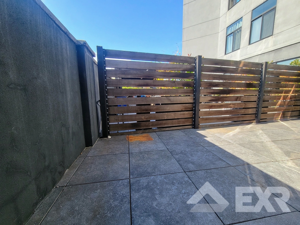 55-27 Myrtle Avenue - Photo 4