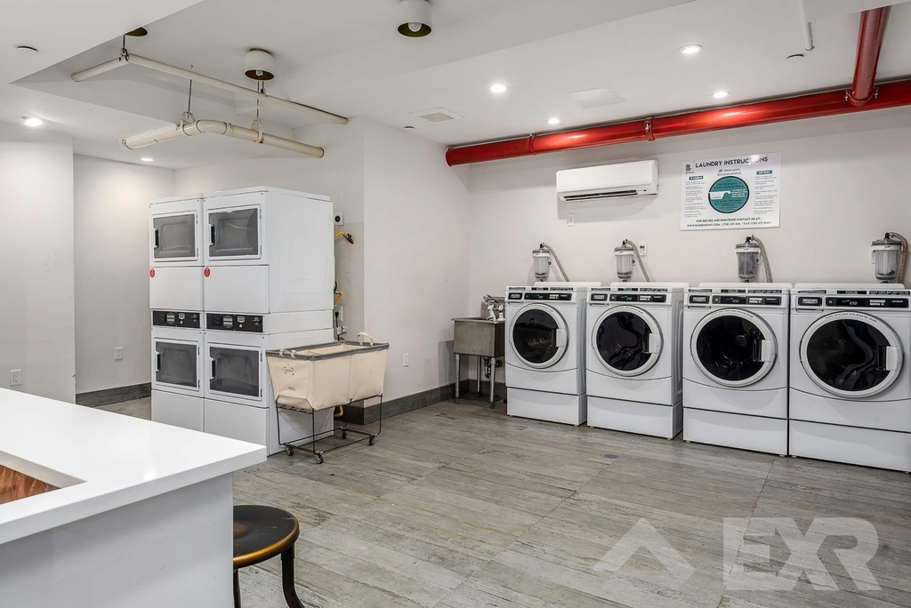 55-27 Myrtle Avenue - Photo 14