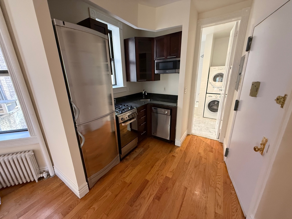 332 East 71st Street - Photo 4