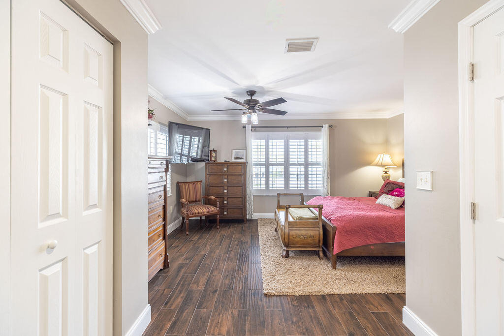1038 Jeffery Street - Photo 16