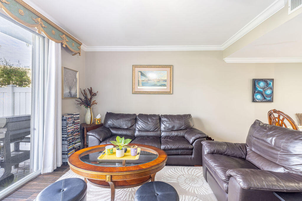 1038 Jeffery Street - Photo 8