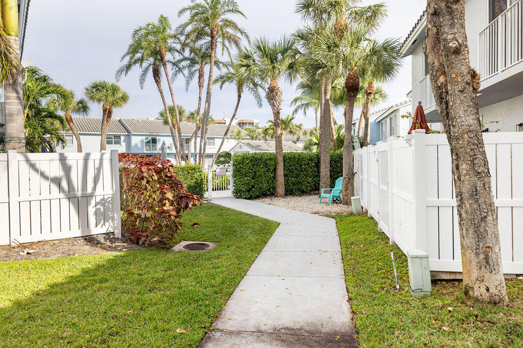 1038 Jeffery Street - Photo 36