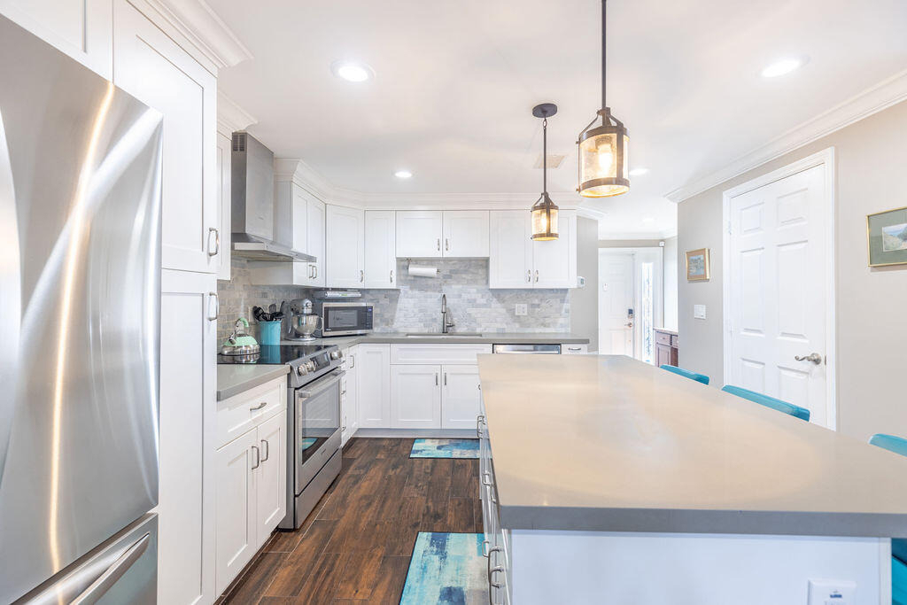1038 Jeffery Street - Photo 3