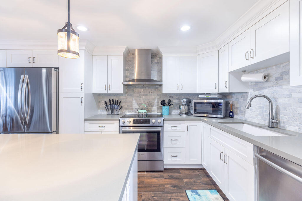 1038 Jeffery Street - Photo 2