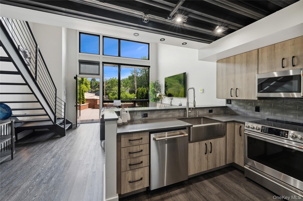 172 E Prospect Avenue - Photo 2