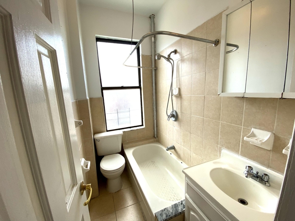 West 170th Street - Photo 4