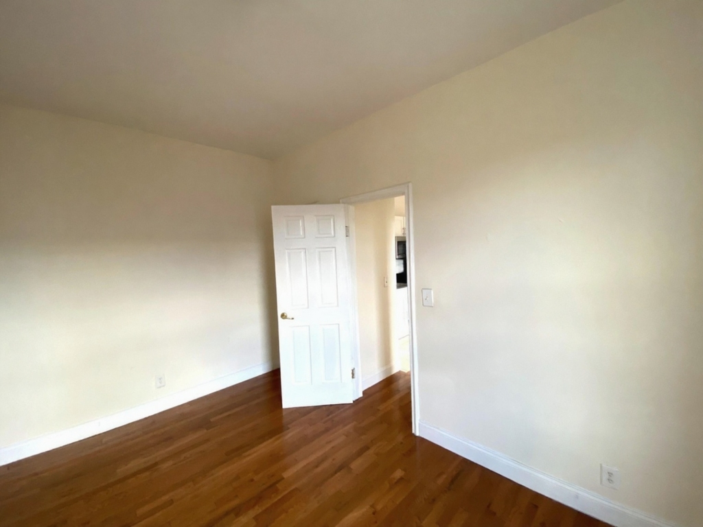 West 170th Street - Photo 3