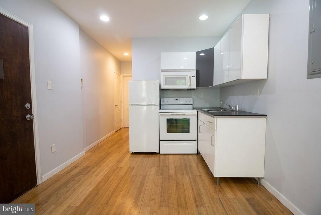 1525 W Seybert Street - Photo 2